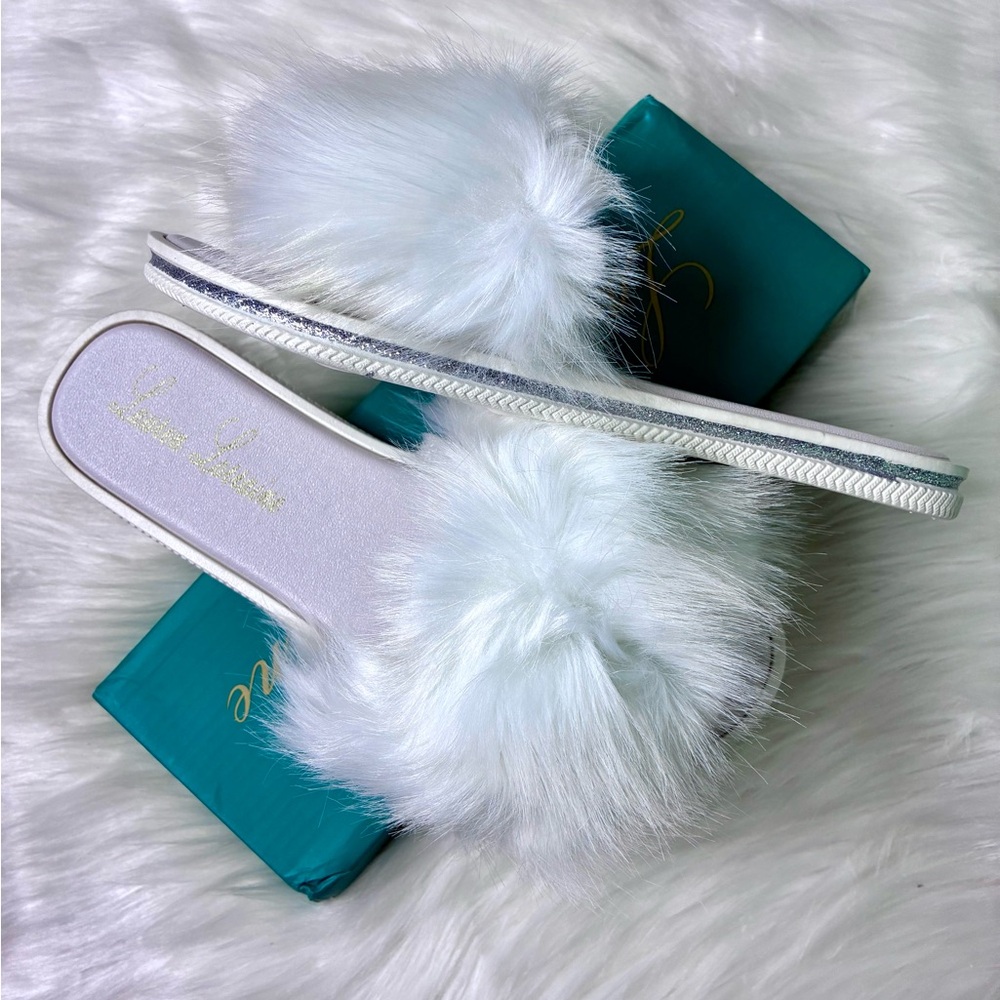 NIB Lauren Lorraine Fluffy White Sparkled Sandals